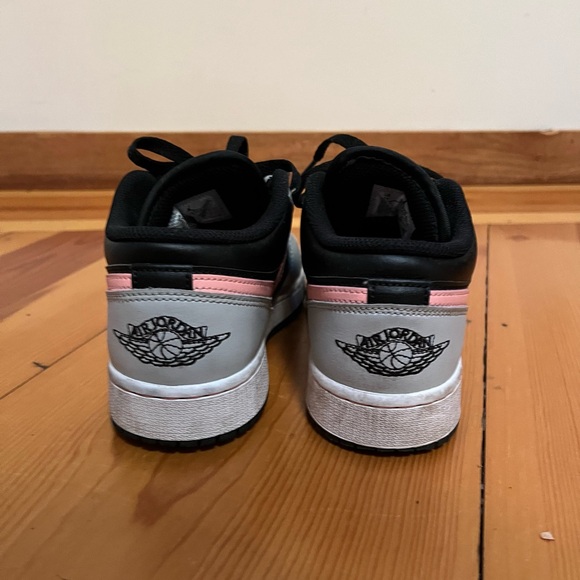 Excellent condition Nike Air Jordan Low 1 color Gray Fog Bleached Coral - Picture 3 of 5